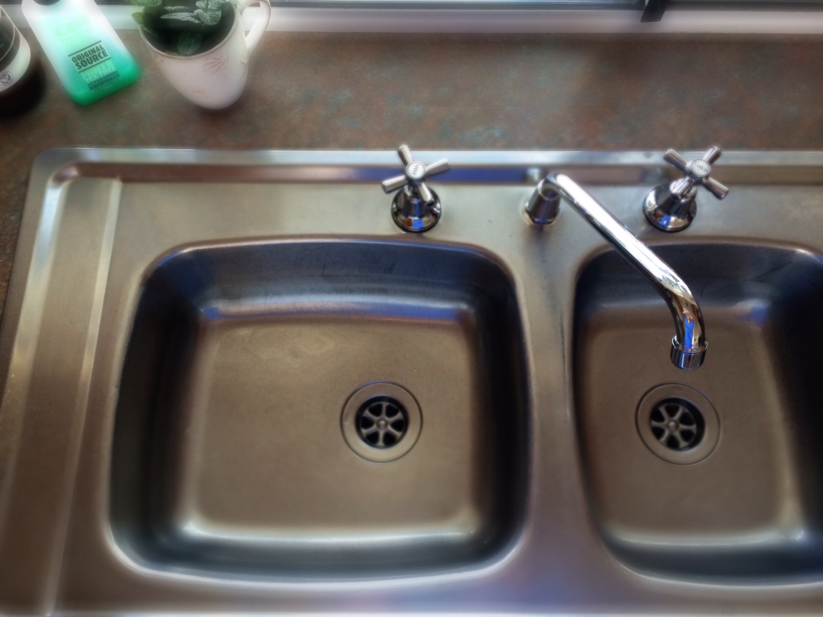 Cleaning the kitchen sink without harsh chemicals