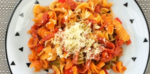 15 Minute One Pot Mild Salami, Tomato, Capsicum and Pasta