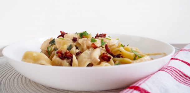 Delicious and Easy Chicken and Bacon Alfredo