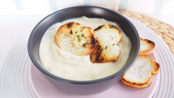 Slow Cooker Potato and Leek Soup