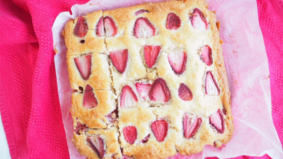 Strawberry Yoghurt Cake