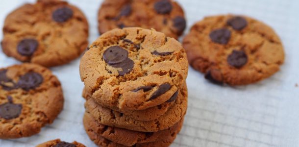 Flourless Peanut Butter and Chocolate Chip Cookies