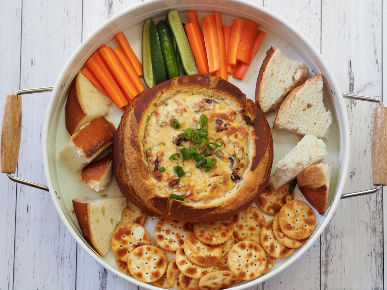 Delicious Ham and Cheese Cobb Loaf Dip