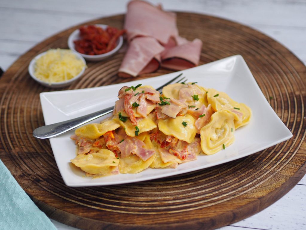 10 Minute Creamy Cheese Ravioli with Ham and Sun Dried Tomatoes This
